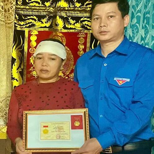 Truy Tặng Huy Hiệu “Tuổi Trẻ Dũng Cảm” Cho Đoàn Viên Hy Sinh Trong Khi Cứu Hộ Bão Lũ