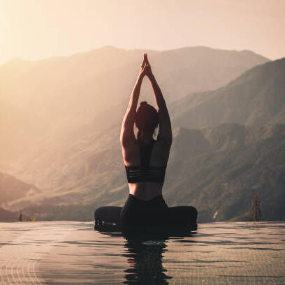 Mặc Đồ Yoga Ra Phố: Khi Trang Phục Không Phù Hợp Hoàn Cảnh